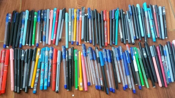 aditi jaiswal upsc story viral used pens photo 