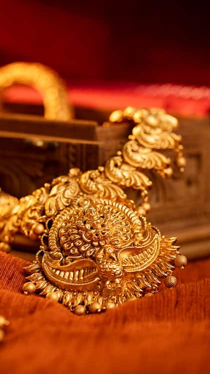 <p>అక్షయ తృతీయ అంటే తగ్గకుండా పెరగడం. ఈ  రోజున మీరు బంగారం కొంటే, మరింత పెరుగుతుందని నమ్ముతారు. పెళ్లి, ఇల్లు, వాహనం, ఆస్తి కొనడం లేదా వ్యాపారం ప్రారంభించినా మంచి ఫలితాలను ఇస్తుంది.<br />
 </p>
