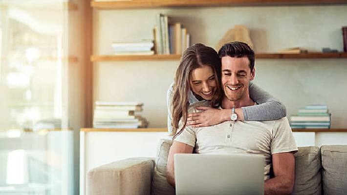 Relationship Guide: Embracing love in different life stages; what changes and how