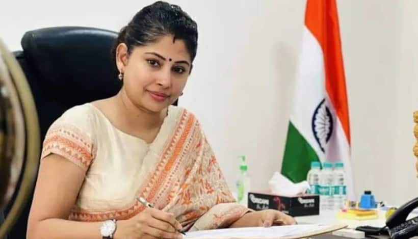 Hyderabad: స్మిత సబర్వాల్‌ సంచలన ట్వీట్‌.. సర్కార్‌కి కౌంటర్‌.. దీని అర్థం ఇదే! 