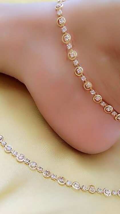 Thin and Minimal Anklets for Daily Wear