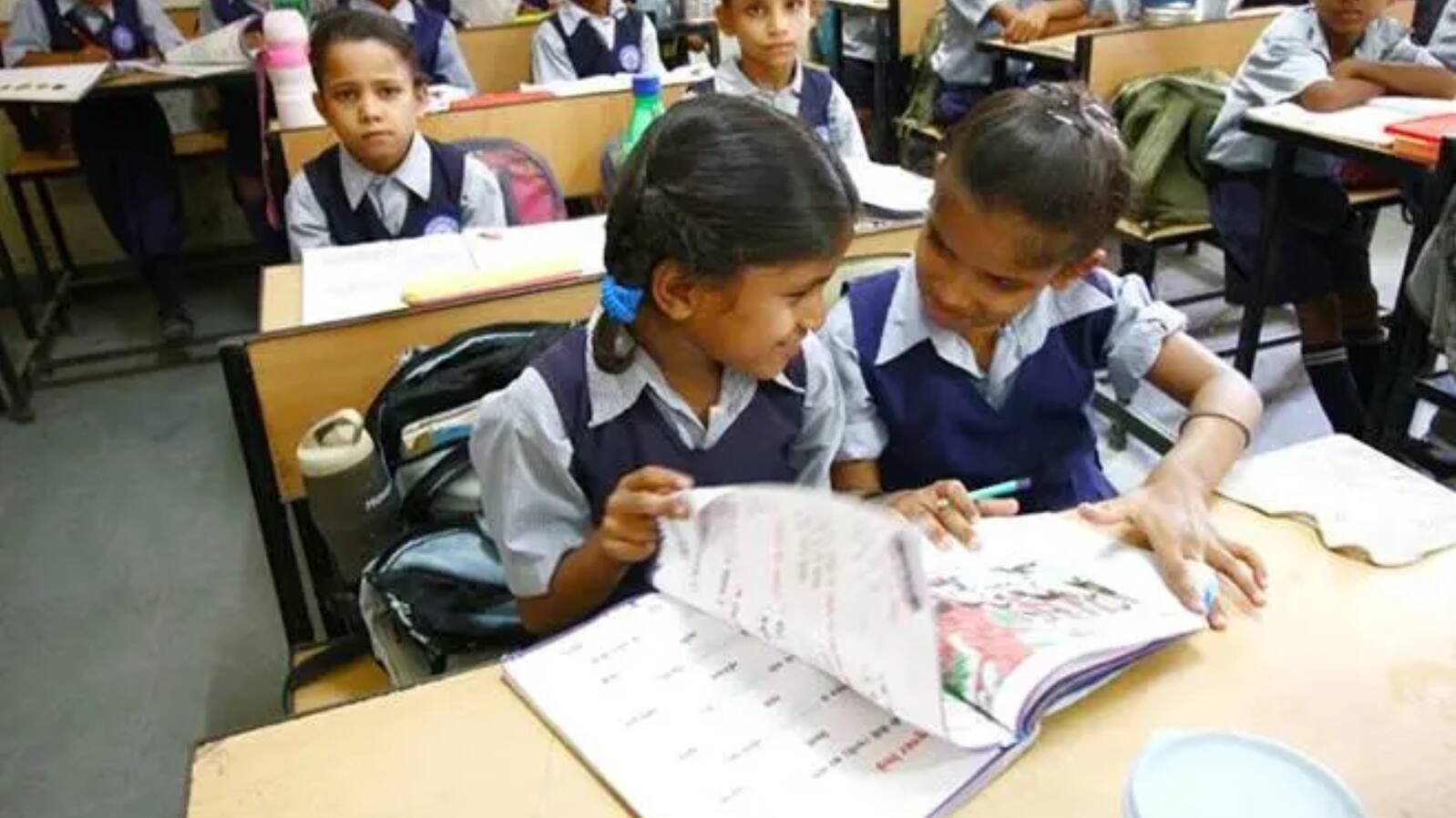  Hindi as third language will now be mandatory in Maharashtra Schools