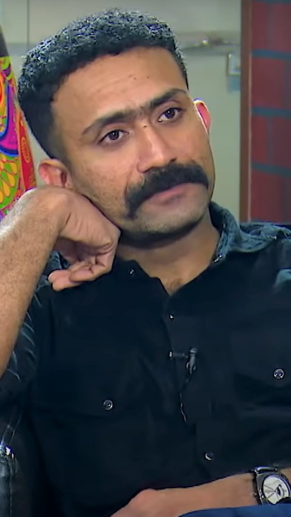 <p>షైన్ సినీ ప్రయాణం 2002లో నమ్మల్ సినిమాలో ఒక చిన్న పాత్రతో ప్రారంభమై, గద్దామ (2011)లో తన నటనా రంగప్రవేశం చేశారు. ఇతిహాస (2014)లో ఆయనకు బ్రేక్ వచ్చింది.</p>
