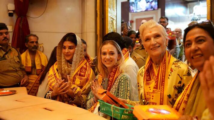 jacqueline fernandez along elon musk  mother maye musk visits Visits siddhivinayak temple