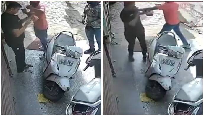 Robbery at gunpoint in broad daylight in Delhi's Yamuna Vihar (WATCH)