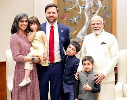 JD Vance की भारत यात्रा की 10 शानदार तस्वीरें, पीएम मोदी ने बच्चों को दुलारा, सोफे पर हुई मस्ती - Asianet News Hindi