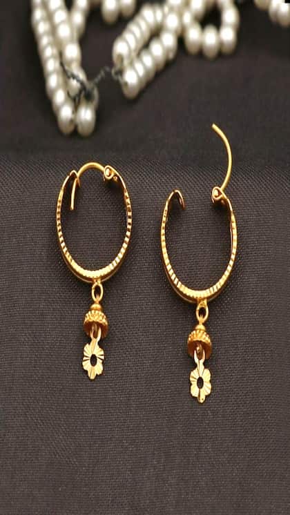 <p>ఇలాంటి గుండ్రని లాకెట్టు చెవి రింగులు 4-5 గ్రాముల్లో వస్తుంది. పెట్టుకుంటే చాలా అందంగా ఉంటాయి.</p>
