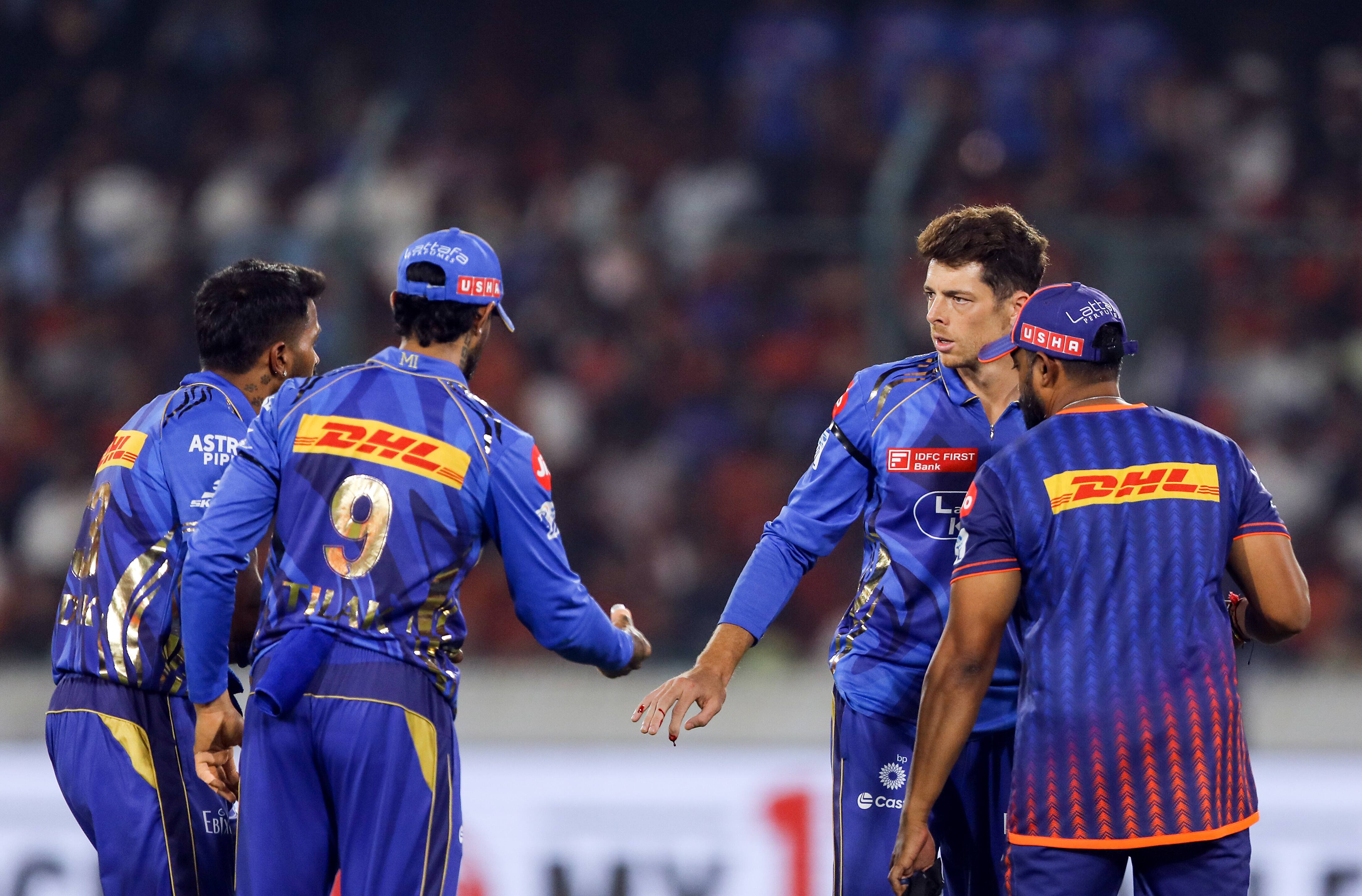 ಸತತ ಸೋಲಿನಿಂದ ಕಂಗೆಟ್ಟಿರುವ ಮುಂಬೈ ಇಂಡಿಯನ್ಸ್ ತಂಡಕ್ಕೆ ಹೊಸ ಆಘಾತ..! ಸ್ಟಾರ್ ಆಲ್ರೌಂಡರ್ ಔಟ್, ಶ್ರೀರಾಮನ ಭಕ್ತನ ಸೇರ್ಪಡೆ!