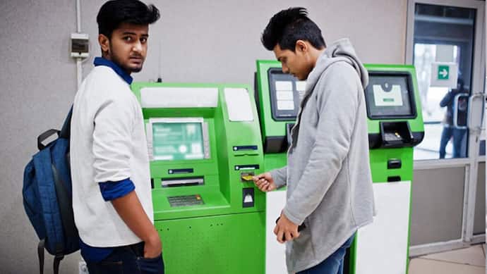 बैंक से तुरंत संपर्क करें