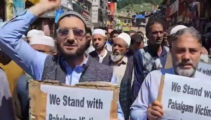 Jammu and Kashmir: People Hold Protest Against Pahalgam Attack in Anantnag