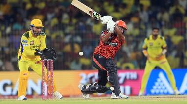 SRH Beat CSK by 5 Wickets Difference and CSK almost out from IPL 2025 in Tamil rsk