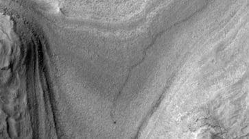 NASA Mars Reconnaissance Orbiter capturs Curiosity rover during a drive NASA Mars Reconnaissance Orbiter capturs Curiosity rover during a drive
