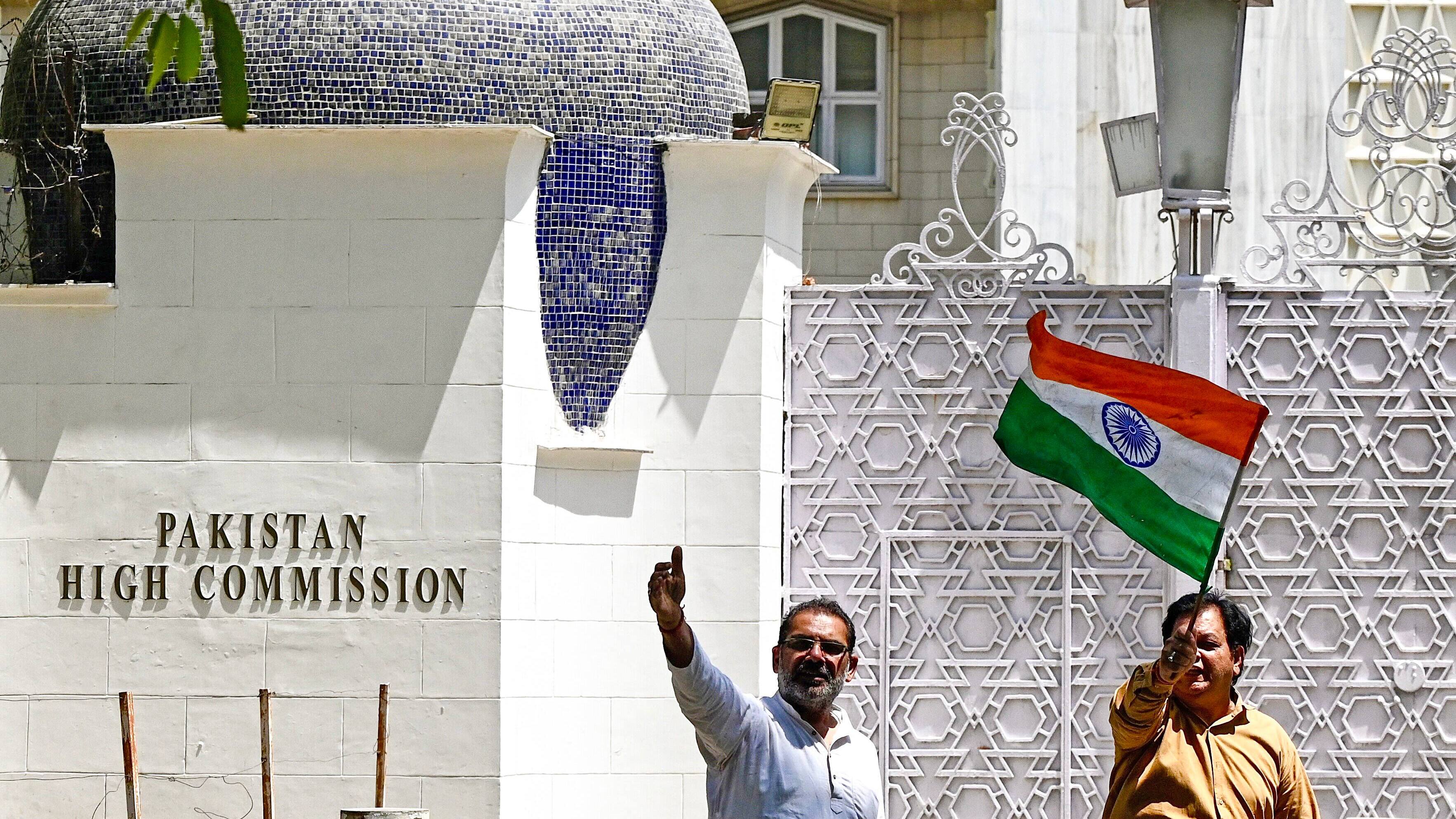 People protest against Pahalgam terror attack near Pakistan High Commission