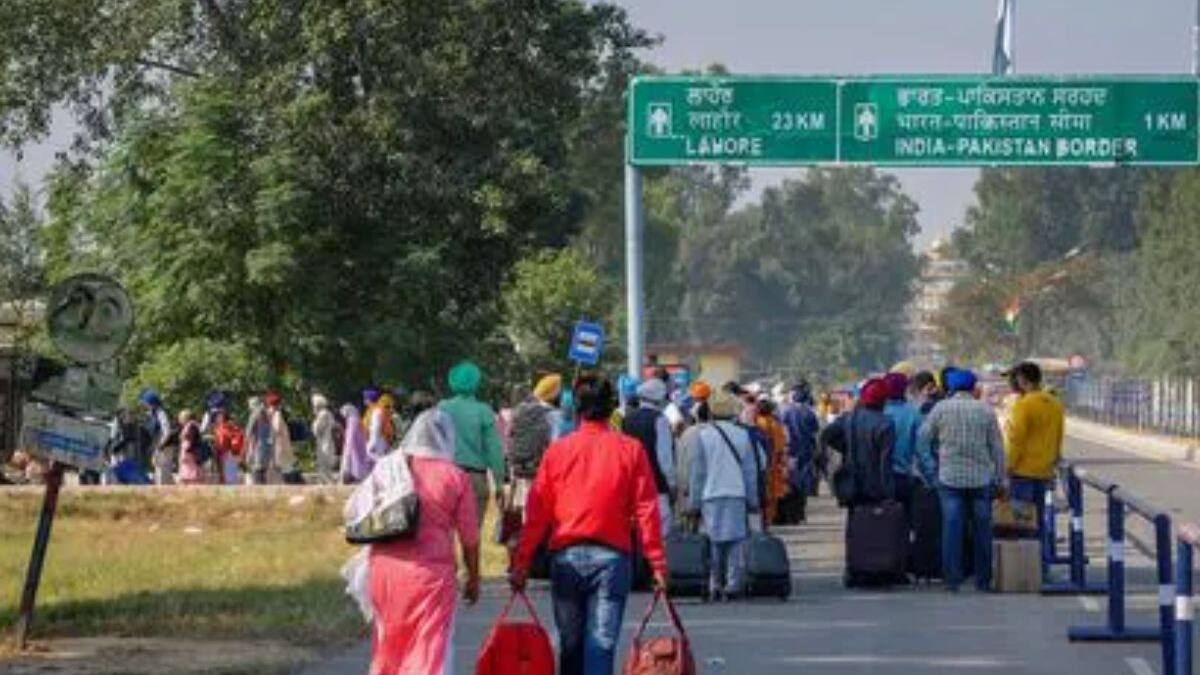देश नहीं छोड़ने पर होगी सख्त कार्रवाई