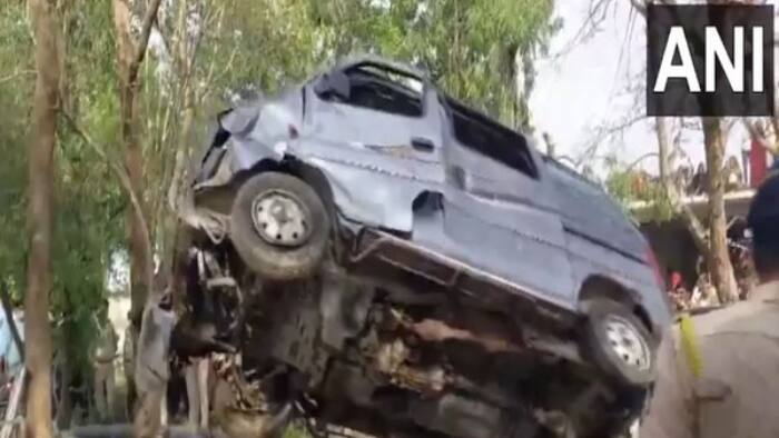 Van plunges into well in Mandsaur, MP