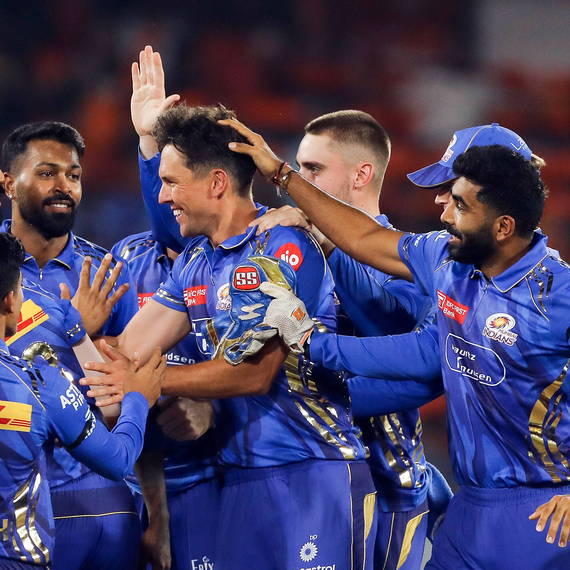 Telugu news live updates: Mumbai Indians: ముంబై ఇండియన్స్‌లోకి ముగ్గురు కొత్త ప్లేయర్లు
