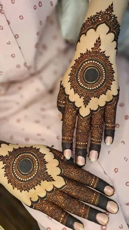 Specialty of Pakistani Mehndi
