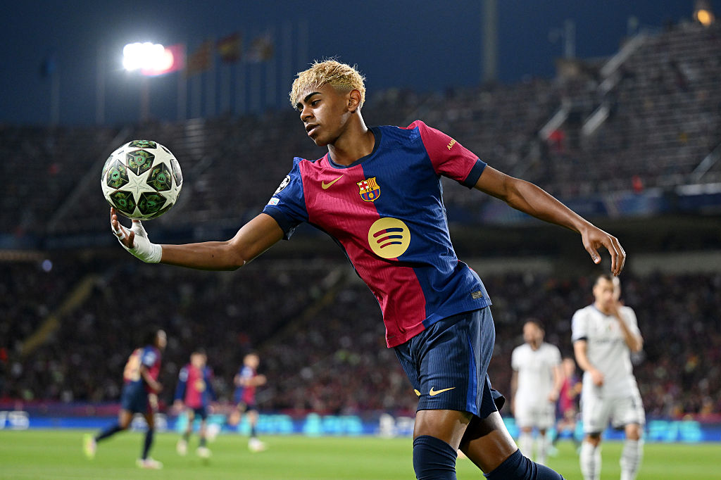 Lamine Yamal in action against Inter Milan