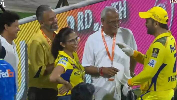 MS Dhoni heartfelt meet with CSK owner