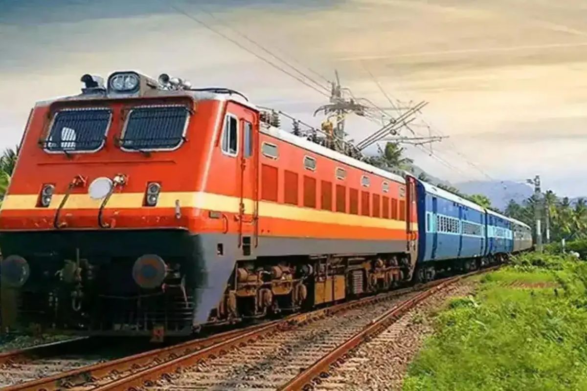 Indian Railways Gives 5 Benefits to Senior Citizens Indian Railways Gives 5 Benefits to Senior Citizens