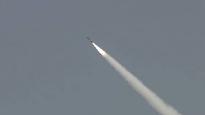 Pakistan test fires ballistic missile