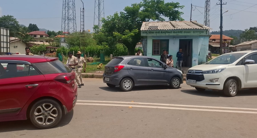 Police tighten security at check post Vehicle checks intensified after Suhas Shetty murder gvd