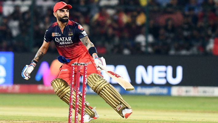 विराट ने बल्ले से फिर मचाई सनसनी विराट ने बल्ले से फिर मचाई सनसनी