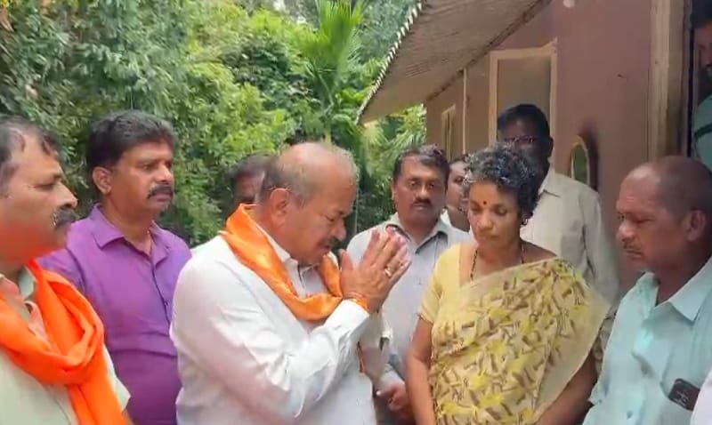 Shivamogga MLA SN Channabasappa gives courage to Suhas Shettys family gvd