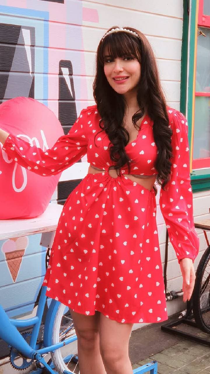 Heart Print Dress Ideas for Stylish College girls Look sat