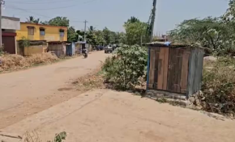 Barbershops Closed From Last Two Months In Koppals Muddaballi Village due to Caste gvd