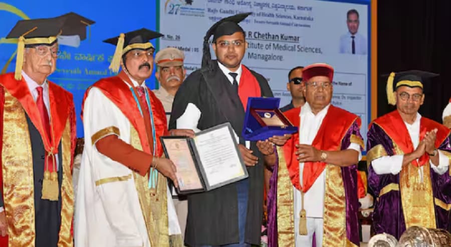 Doctors should dedicate time to serving rural people Says Azim Premji gvd