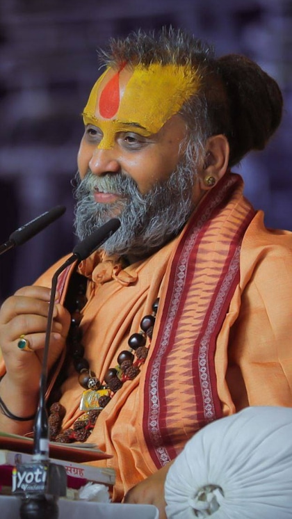 <p>వృందావన్ లోని మలూక్ పీఠాధిపతి రాజేంద్రదాస్ జీ మహారాజ్ తన ప్రవచనాలలో ఈ విషయాలు చెప్పారు.  శనివారం శనిదేవుని 10 నామాలు పలికితే ఆగిపోయిన పనులు కూడా సాఫీగా జరుగుతాయి.</p>
