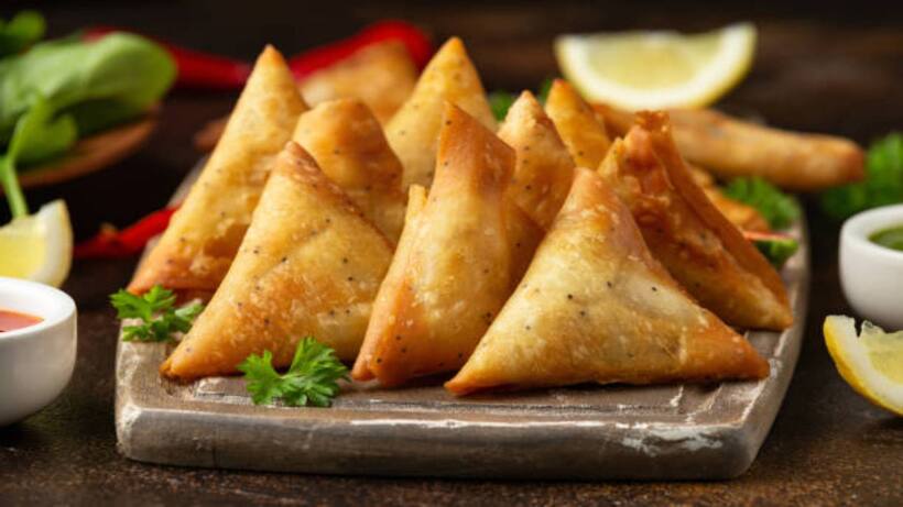 Samosa Recipe: ఆనియన్ సమోసాలను ఇంట్లోనే ఈజీగా ఇలా చేసేయండి! 
