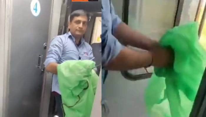 snake found in Rajdhani Express toilet removed 