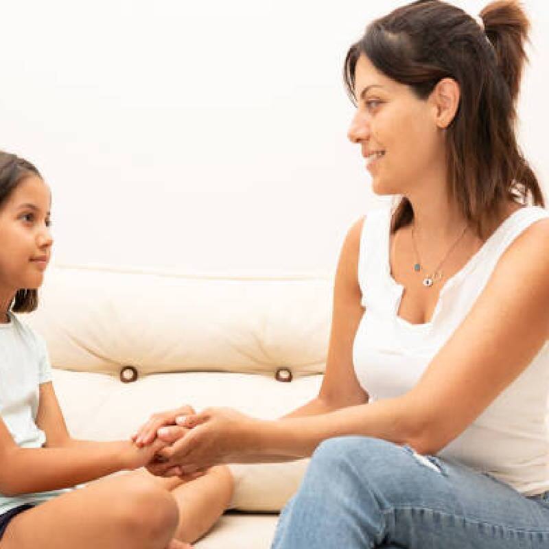 Parenting Guide: What is Friend Parenting? 7 pros and cons about trending parenting style