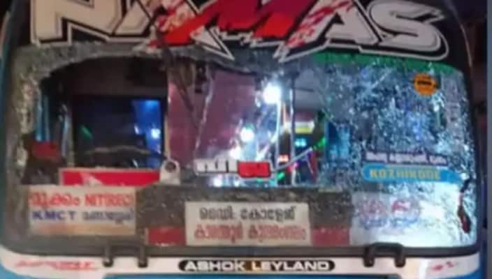 Time dispute breaks window of bus without even checking if there are passengers 2 injured