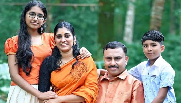 malayali wins 8.5 crore rupees while watching live draw 