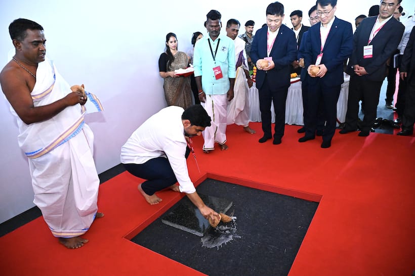 Nara lokesh: ఎల్జీ భూమి పూజలో భారత సంప్రదాయానికి పెద్ద‌పీట‌వేసిన కొరియన్లు.. నారా లోకేష్ ప్రశంసలు 