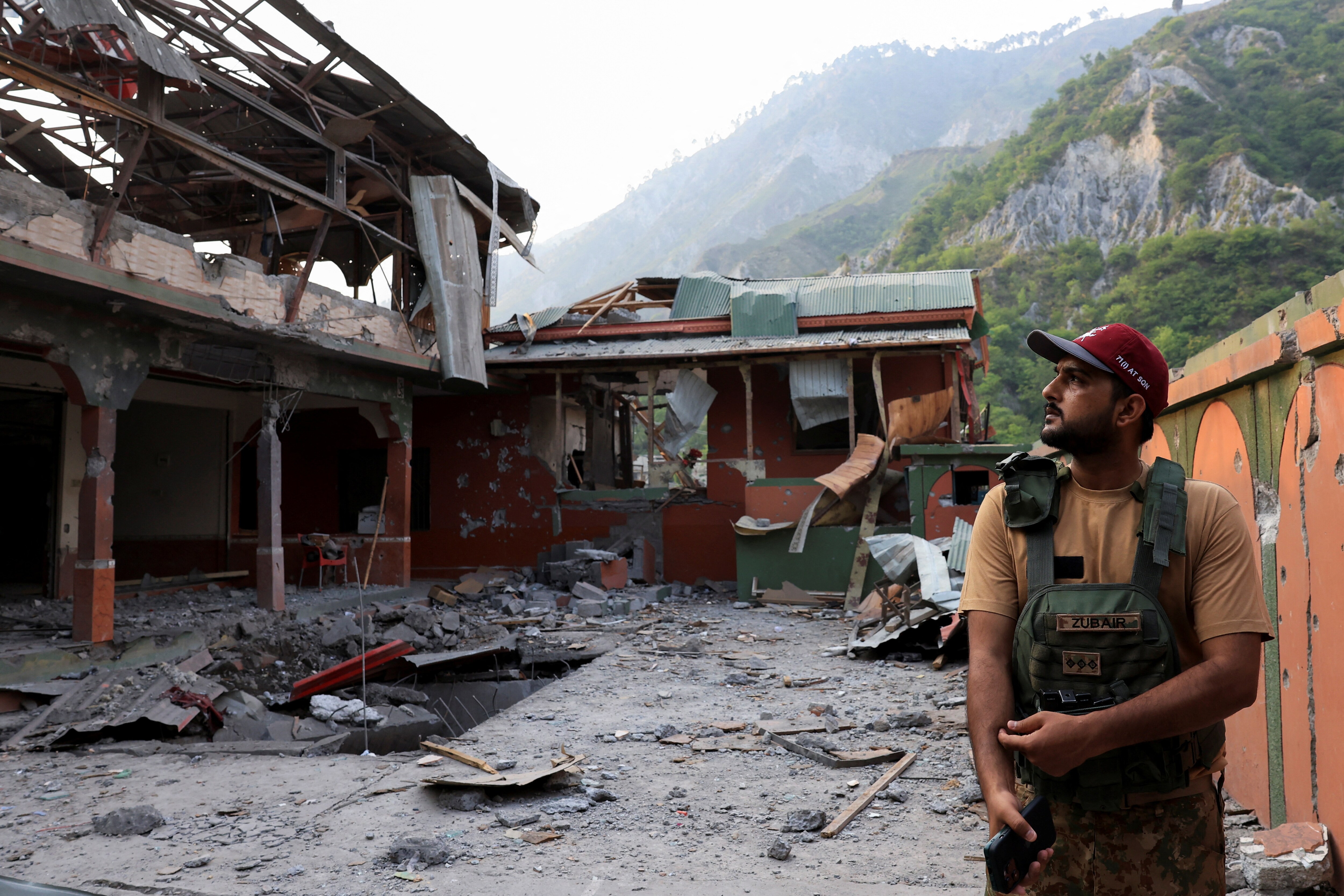 Pakistan facing internal and external crisis at same time 