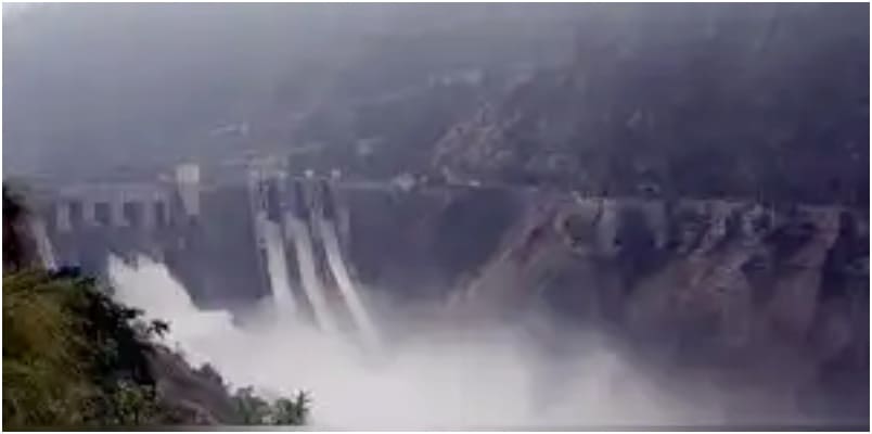 Pakistan facing flood threat after two dams on Chenab River opened