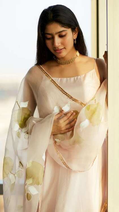 5 Simple Suits Will Look A-Class! Style Like Sai Pallavi