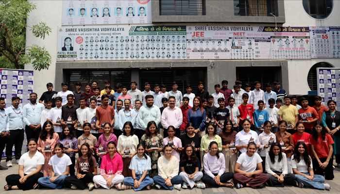 Vasishtha schools honor Class 10 toppers salutes Op Sindoor
