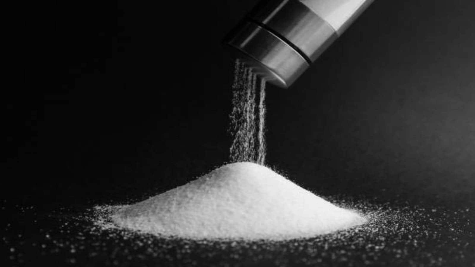 5 Health Risks of Eating Too Much Salt mrq