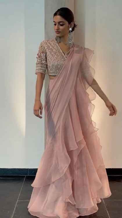 స్టైలిష్ రఫిల్ చీర