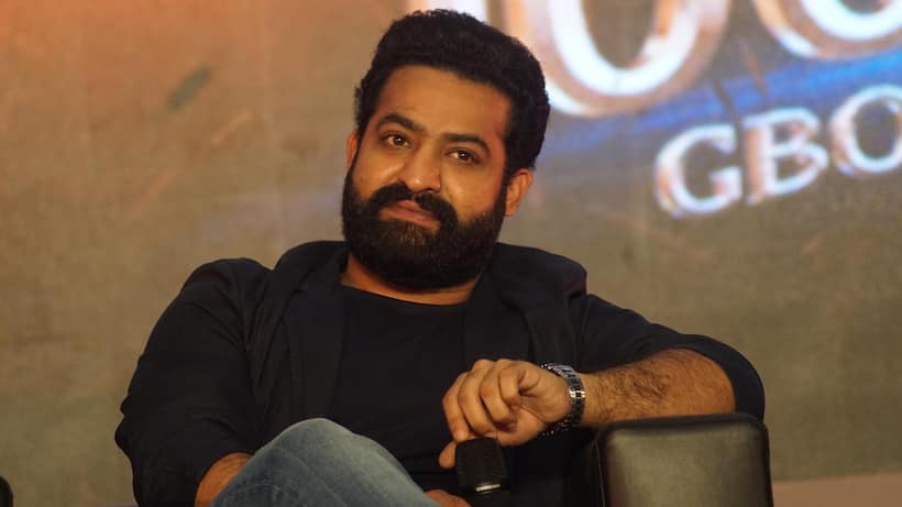 అభిమానుల అత్యుత్సాహం, మండిపడ్డ జూనియర్ ఎన్టీఆర్, ఏం చేశాడంటే?