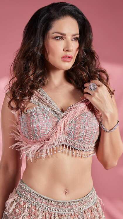 Sunny Leone's Sizzling Hairstyles