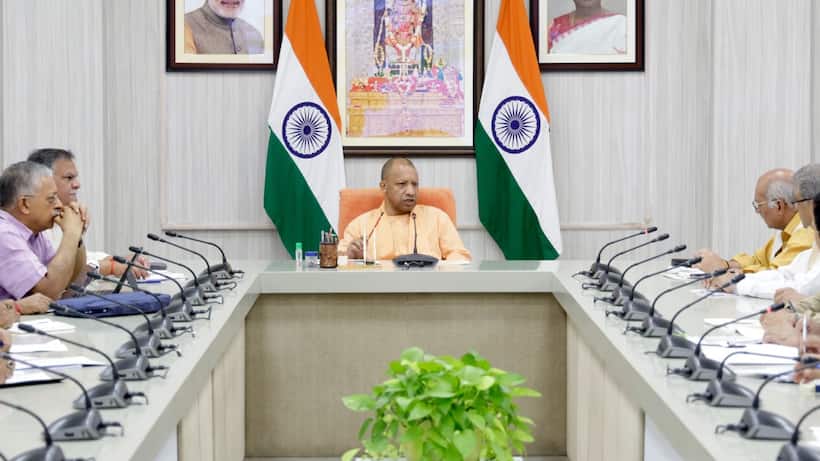 CM Yogi Adityanath orders maximum vigilance in zoos to avert bird flu