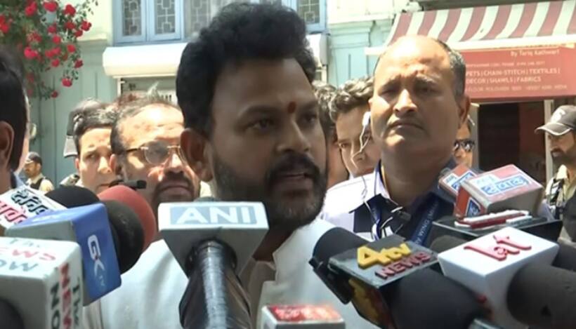 శ్రీన‌గ‌ర్‌లో తిరిగి మొద‌లైన విమాన సేవ‌లు.. ప‌ర్యాట‌కుల‌ను ఆహ్వానించిన కేంద్ర మంత్రి 