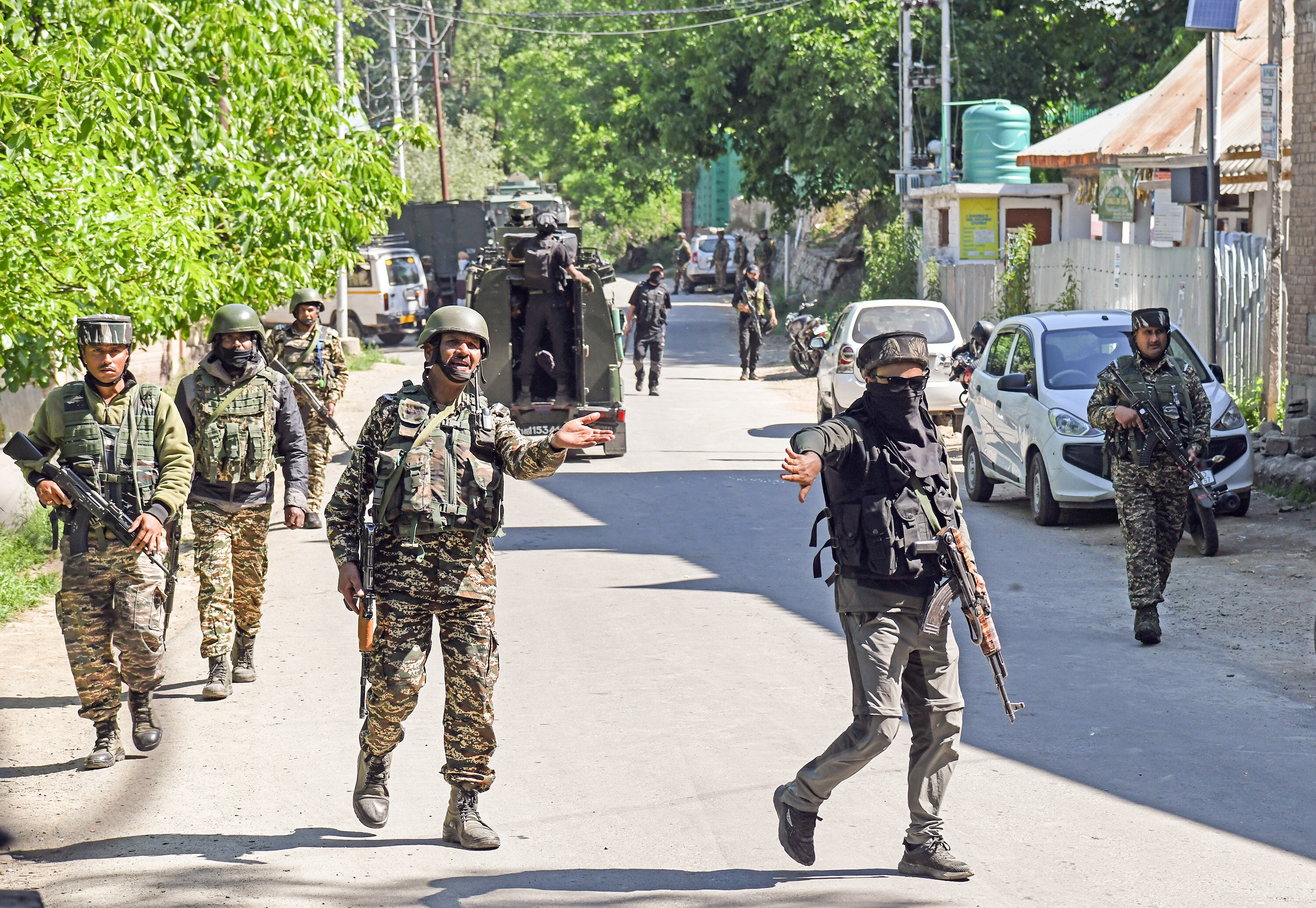 Security personnel carry out an encounter following inputs about the presence of terrorist at Nader, Tral area of Awantipora