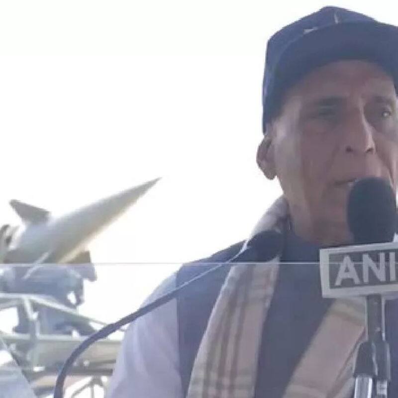 राजनाथ सिंह ने भुज से पाकिस्तान को सख्त चेतावनी, कहा- अभी तो ट्रेलर दिखाया, जरूरत पड़ने पर पड़ी तो...